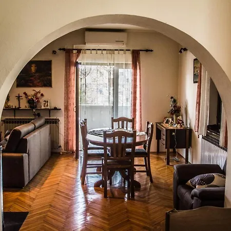 アパート Zvjezda