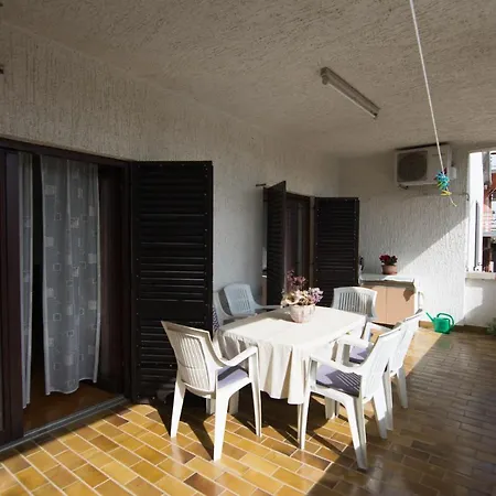 Zvjezda Apartman *